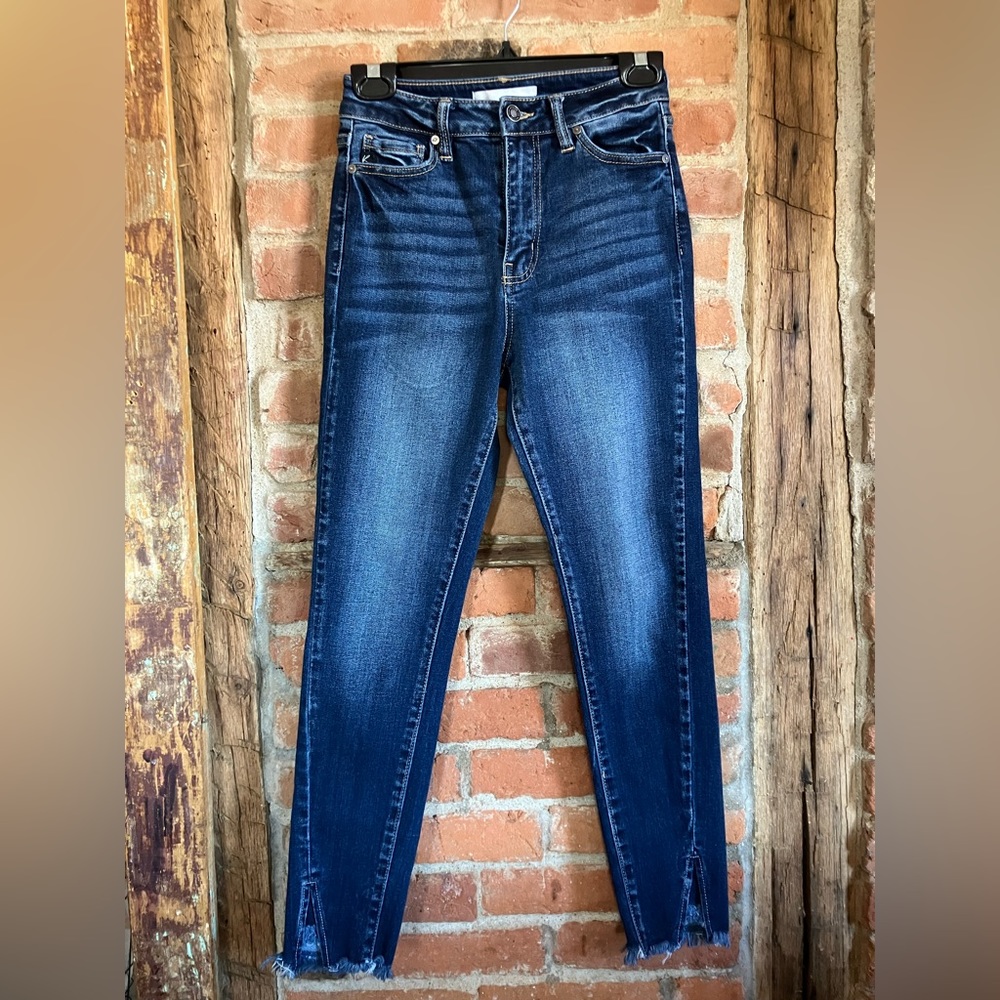 Kancan medium wash raw hem skinny ankle sz 25 EUC